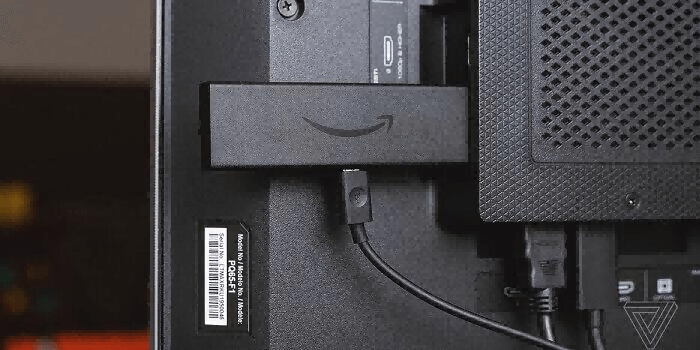 Verbinden Sie den Fire TV Stick mit dem Fernseher