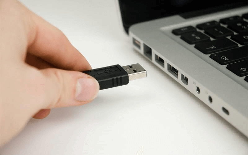 USB-Stick in den Computer einstecken